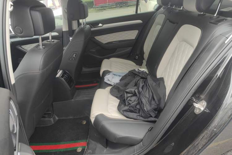 Used Volkswagen Magotan 2023 2 Million Units Limited Edition 330TSI DSG Leading Version Left Rear Seat