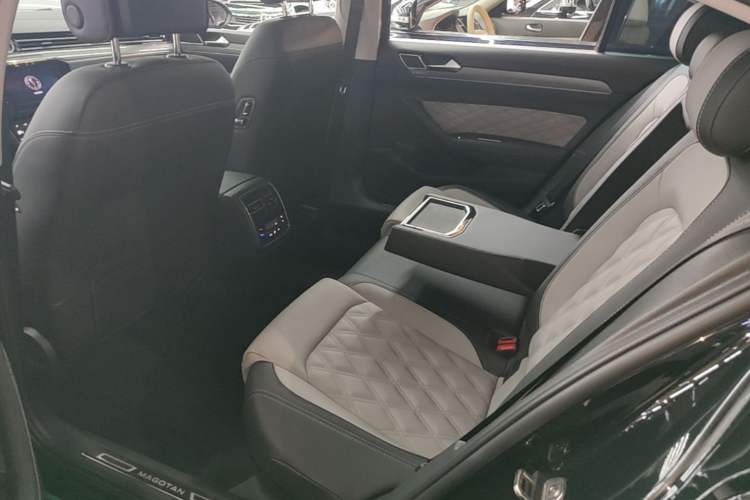 Used Volkswagen Magotan 2023 2 Million Units Limited Edition 280TSI DSG Leading Version Left Rear Seat