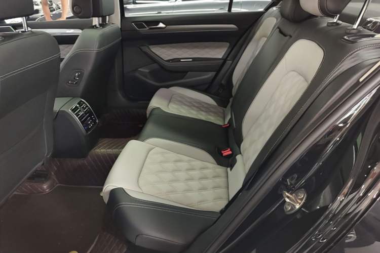 Used Volkswagen Magotan 2023 2 Million Units Limited Edition 330TSI DSG Leading Version Left Rear Seat