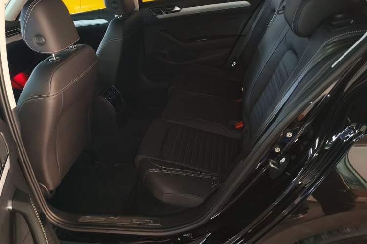 Used Volkswagen Magotan 2023 2 Million Units Limited-Edition 280TSI DSG Comfort Version Left Rear Seat