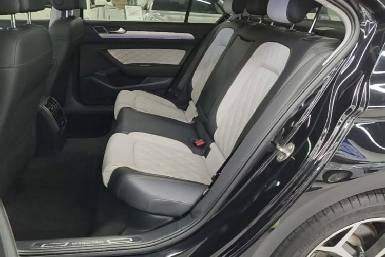 Used Volkswagen Magotan 2023 2 Million Units Limited Edition 330TSI DSG Leading Version Left Rear Seat