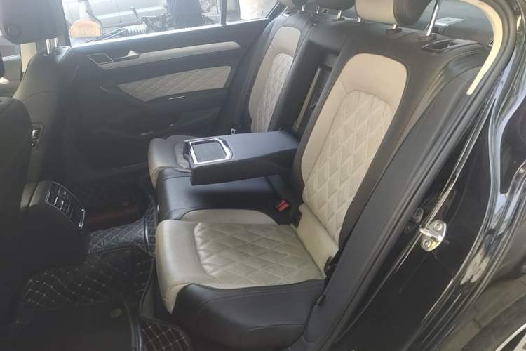 Used Volkswagen Magotan 2023 2 Million Units Commemorative Edition 330TSI DSG Luxury Version Left Rear Seat