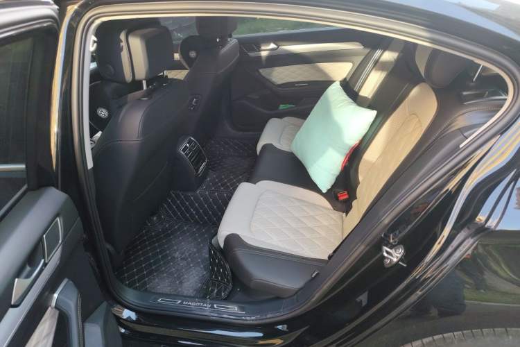 Used Volkswagen Magotan 2023 2 Million Units Commemorative Edition 330TSI DSG Luxury Version Left Rear Seat