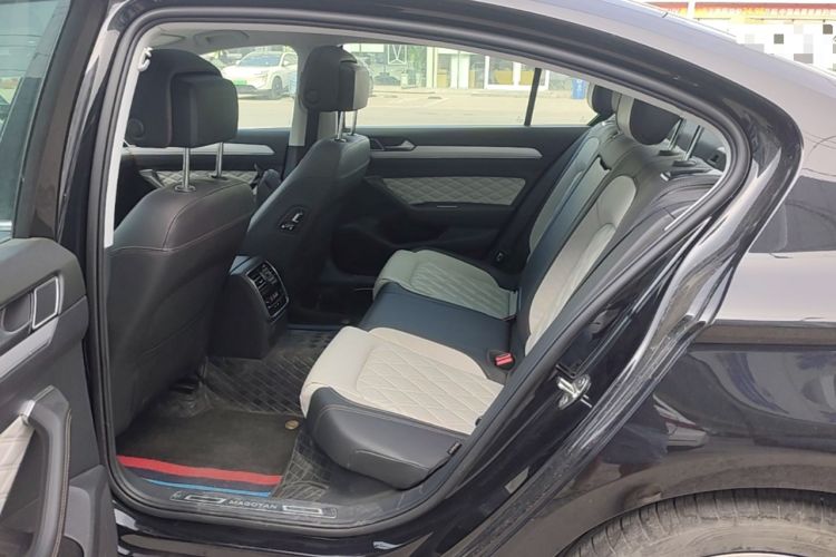 Used Volkswagen Magotan 2023 2 Million Units Commemorative Edition 330TSI DSG Luxury Version Left Rear Seat