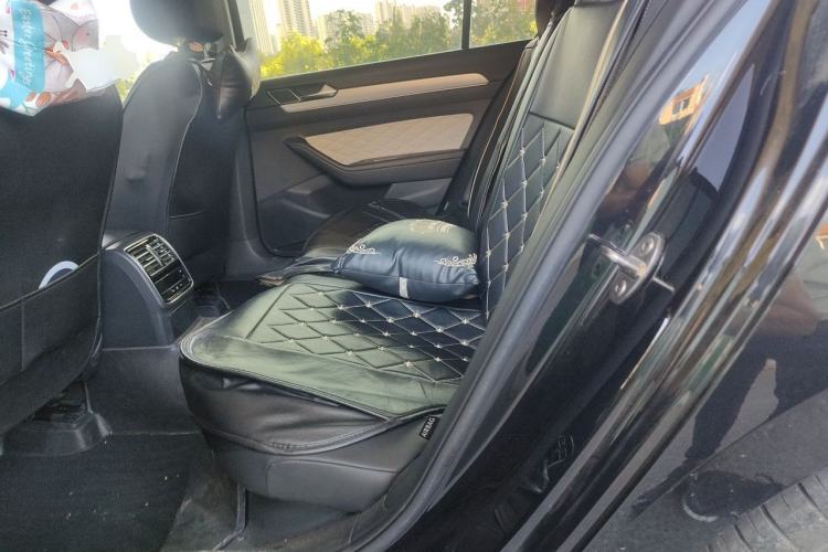 Used Volkswagen Magotan 2023 2 Million Units Commemorative Edition 330TSI DSG Luxury Version Left Rear Seat