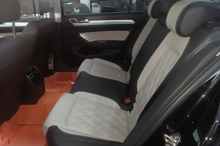 Used Volkswagen Magotan 2023 2 Million Units Commemorative Edition 330TSI DSG Luxury Version Left Rear Seat