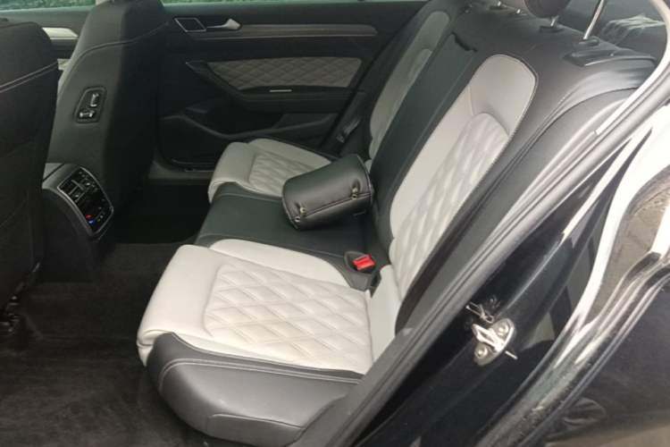 Used Volkswagen Magotan 2023 2 Million Units Limited Edition 330TSI DSG Leading Version Left Rear Seat