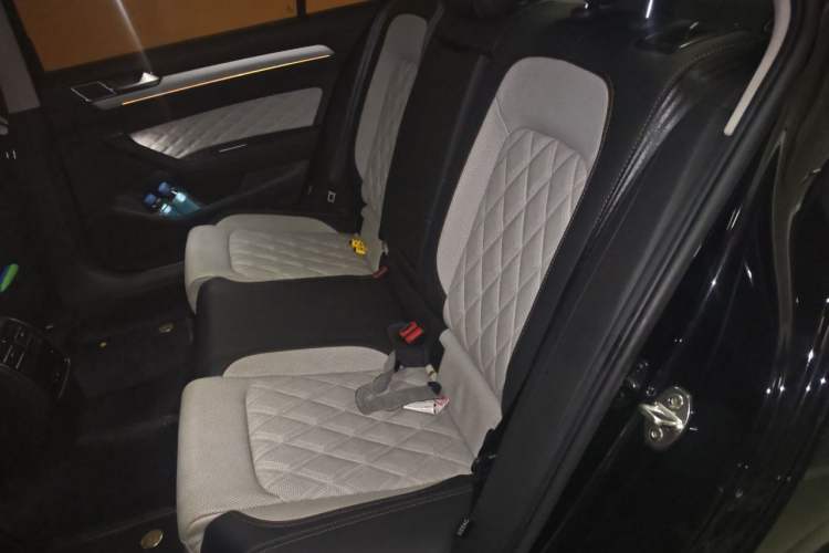Used Volkswagen Magotan 2023 2 Million Units Limited Edition 330TSI DSG Leading Version Left Rear Seat