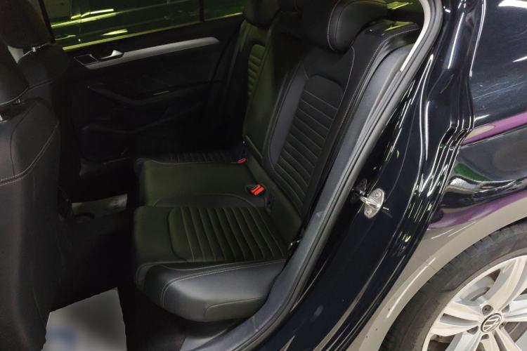 Used Volkswagen Magotan 2023 2 Million Units Limited-Edition 280TSI DSG Comfort Version Left Rear Seat