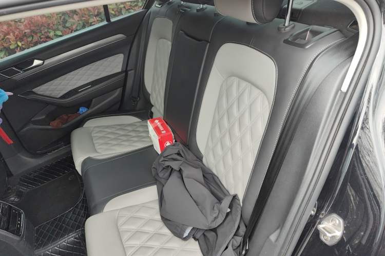 Used Volkswagen Magotan 2023 2 Million Units Limited Edition 330TSI DSG Leading Version Left Rear Seat
