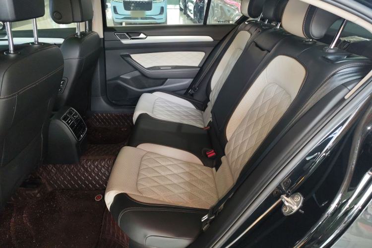 Used Volkswagen Magotan 2023 2 Million Units Limited Edition 330TSI DSG Leading Version Left Rear Seat