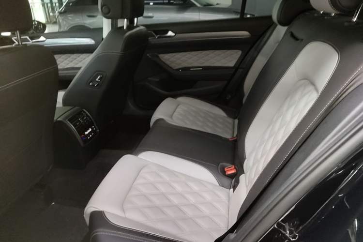 Used Volkswagen Magotan 2023 2 Million Units Limited Edition 330TSI DSG Leading Version Left Rear Seat