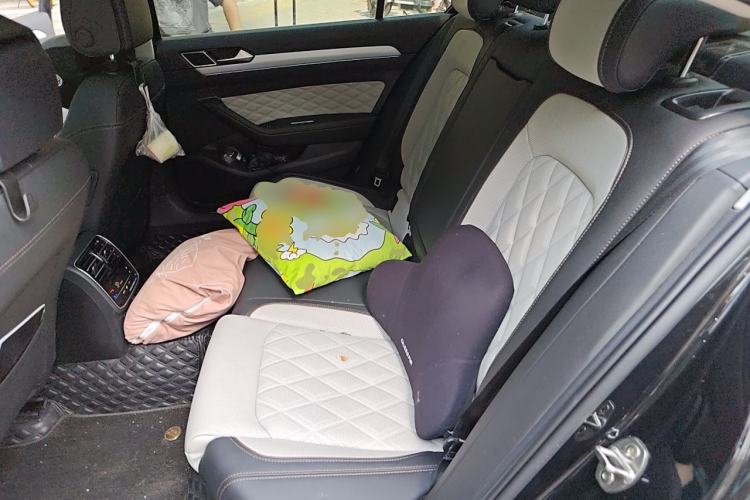 Used Volkswagen Magotan 2023 2 Million Units Commemorative Edition 330TSI DSG Luxury Version Left Rear Seat