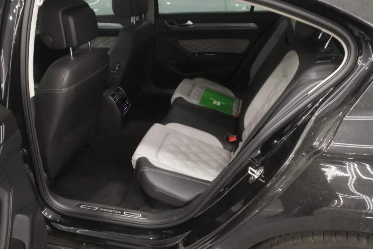 Used Volkswagen Magotan 2023 2 Million Units Limited Edition 330TSI DSG Leading Version Left Rear Seat
