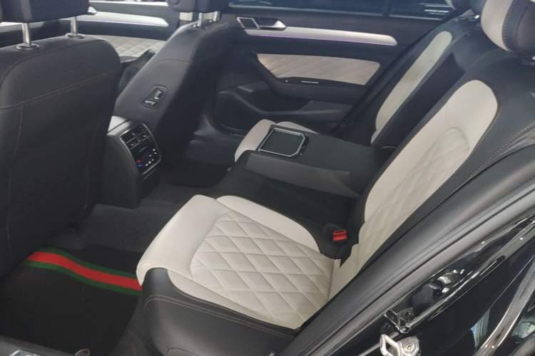 Used Volkswagen Magotan 2023 2 Million Units Commemorative Edition 330TSI DSG Luxury Version Left Rear Seat