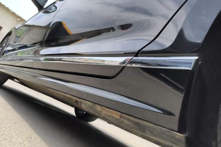 Used Volkswagen Magotan 2023 2 Million Units Commemorative Edition 330TSI DSG Luxury Version Left Side Sill