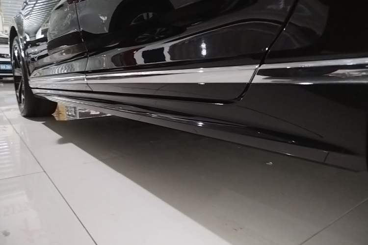 Used Volkswagen Magotan 2023 2 Million Units Commemorative Edition 330TSI DSG Luxury Version Left Side Sill