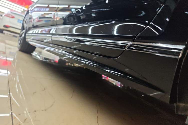Used Volkswagen Magotan 2023 2 Million Units Commemorative Edition 330TSI DSG Luxury Version Left Side Sill