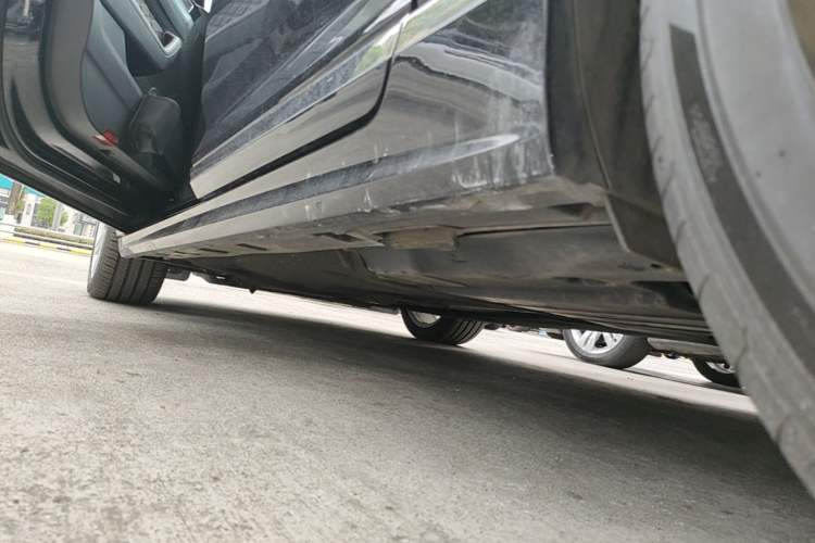 Used Volkswagen Magotan 2023 2 Million Units Limited Edition 330TSI DSG Leading Version Left Side Sill