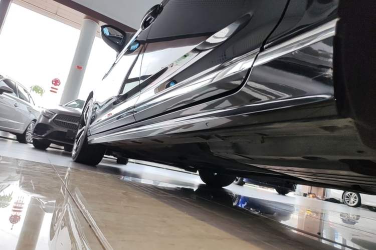 Used Volkswagen Magotan 2023 2 Million Units Commemorative Edition 330TSI DSG Luxury Version Left Side Sill