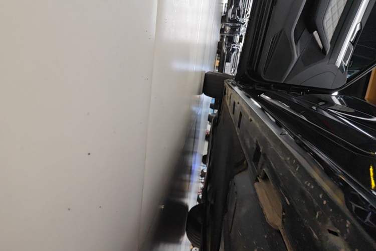Used Volkswagen Magotan 2023 2 Million Units Limited-Edition 380TSI DSG Flagship Version Left Side Sill