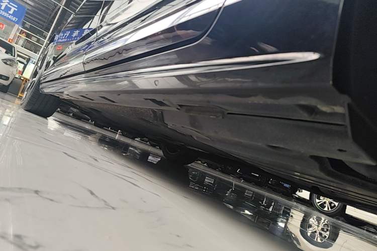 Used Volkswagen Magotan 2023 2 Million Units Commemorative Edition 330TSI DSG Luxury Version Left Side Sill