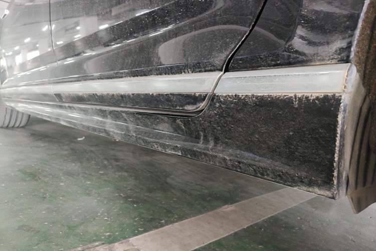 Used Volkswagen Magotan 2023 2 Million Units Commemorative Edition 330TSI DSG Luxury Version Left Side Sill