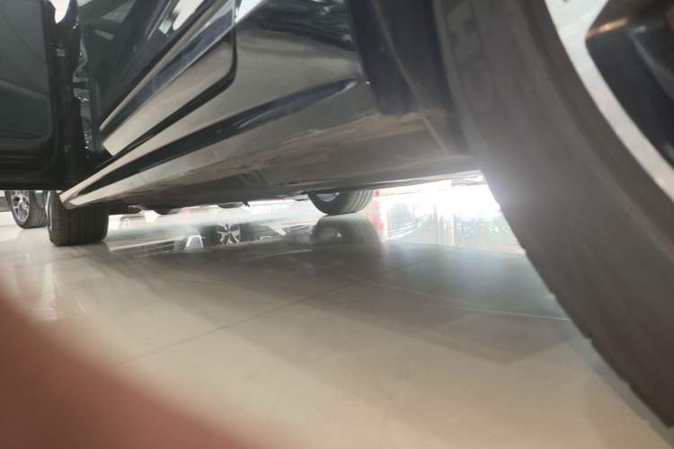 Used Volkswagen Magotan 2023 2 Million Units Commemorative Edition 330TSI DSG Luxury Version Left Side Sill