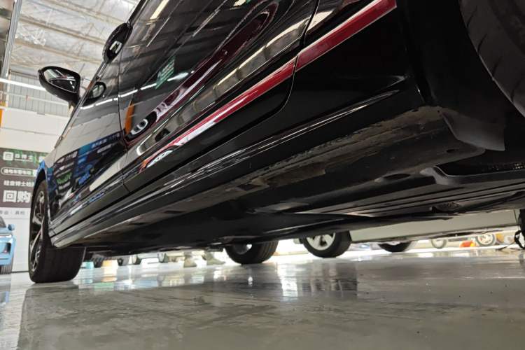 Used Volkswagen Magotan 2023 2 Million Units Limited Edition 330TSI DSG Leading Version Left Side Sill