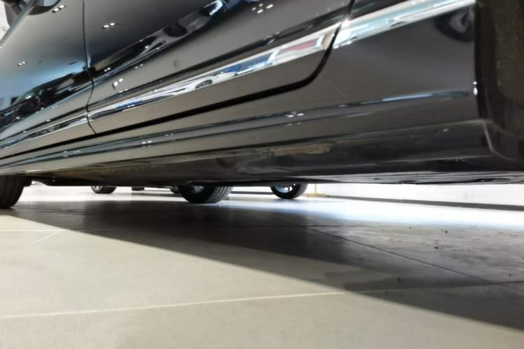 Used Volkswagen Magotan 2023 2 Million Units Commemorative Edition 330TSI DSG Luxury Version Left Side Sill