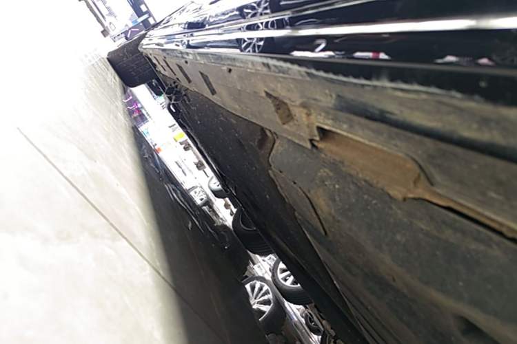 Used Volkswagen Magotan 2023 2 Million Units Commemorative Edition 330TSI DSG Luxury Version Left Side Sill