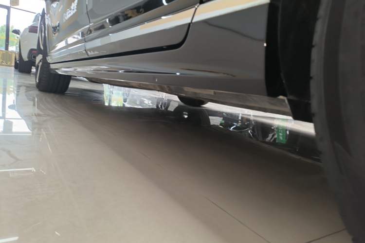 Used Volkswagen Magotan 2023 2 Million Units Commemorative Edition 330TSI DSG Luxury Version Left Side Sill