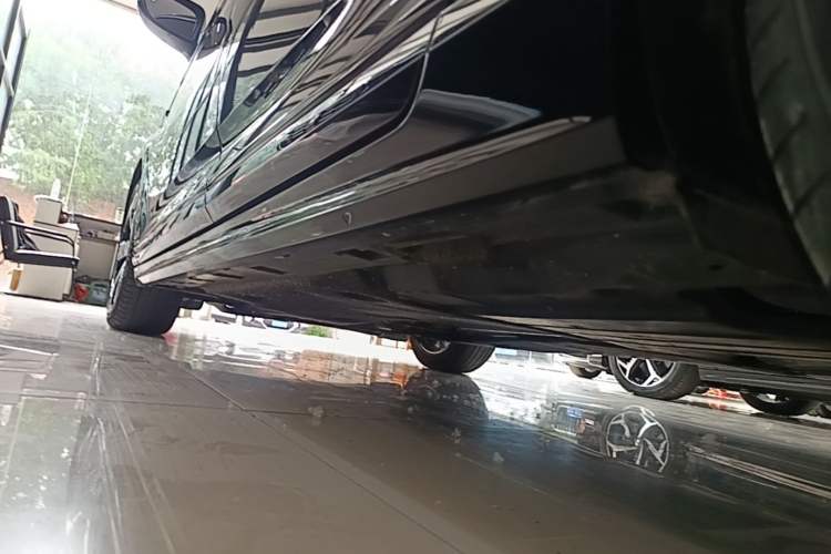 Used Volkswagen Magotan 2023 2 Million Units Commemorative Edition 330TSI DSG Luxury Version Left Side Sill