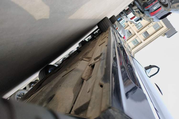 Used Volkswagen Magotan 2023 2 Million Units Commemorative Edition 330TSI DSG Luxury Version Left Side Sill