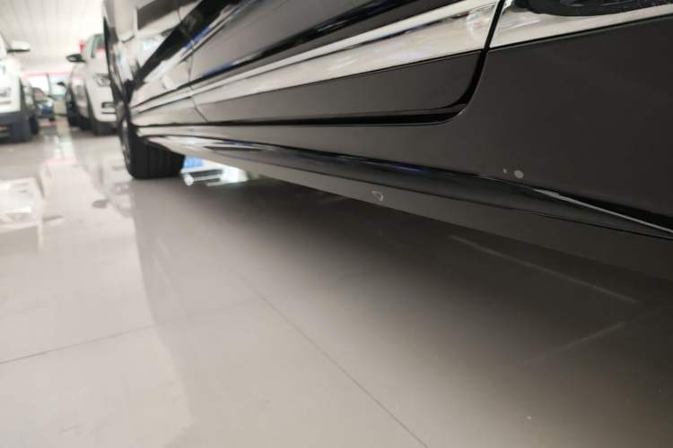 Used Volkswagen Magotan 2023 2 Million Units Commemorative Edition 330TSI DSG Luxury Version Left Side Sill