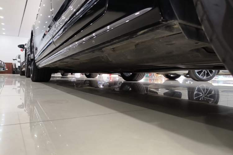 Used Volkswagen Magotan 2023 2 Million Units Commemorative Edition 330TSI DSG Luxury Version Left Side Sill