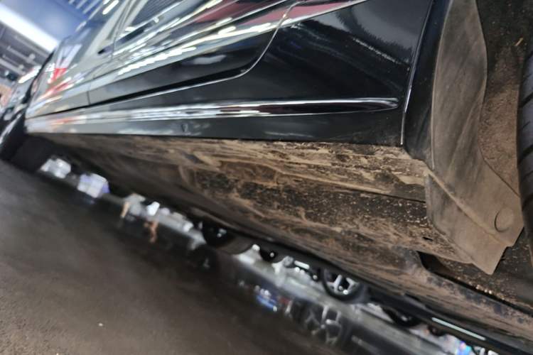 Used Volkswagen Magotan 2023 2 Million Units Commemorative Edition 330TSI DSG Luxury Version Left Side Sill