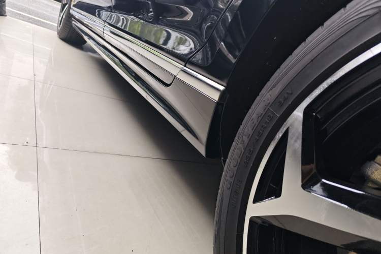 Used Volkswagen Magotan 2023 2 Million Units Commemorative Edition 330TSI DSG Luxury Version Left Side Sill