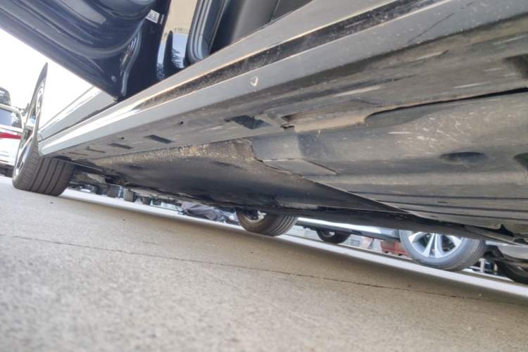 Used Volkswagen Magotan 2023 2 Million Units Commemorative Edition 330TSI DSG Luxury Version Left Side Sill