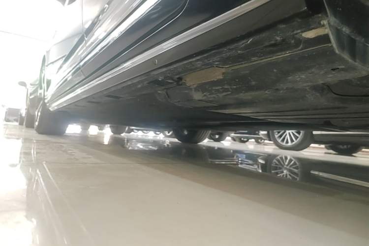 Used Volkswagen Magotan 2023 2 Million Units Commemorative Edition 330TSI DSG Luxury Version Left Side Sill