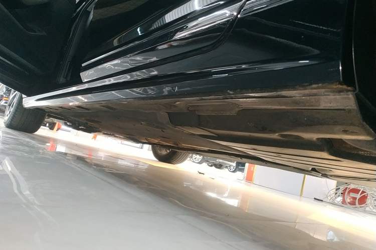 Used Volkswagen Magotan 2023 2 Million Units Commemorative Edition 330TSI DSG Luxury Version Left Side Sill