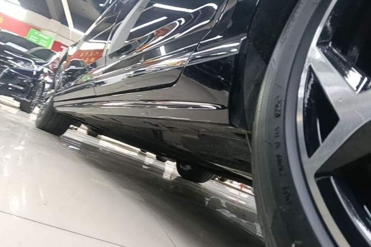 Used Volkswagen Magotan 2023 2 Million Units Commemorative Edition 330TSI DSG Luxury Version Left Side Sill