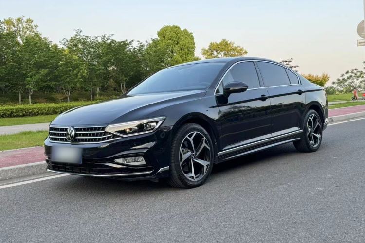 Volkswagen Magotan 2023 2 Million Units Limited Edition 330TSI DSG Leading Version
