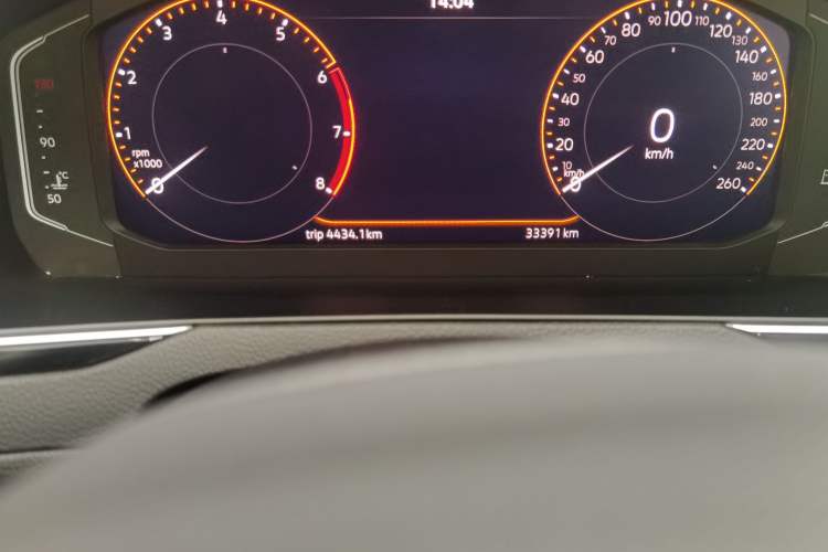 Used Volkswagen Magotan 2023 2 Million Units Commemorative Edition 330TSI DSG Luxury Version Odometer Close Up