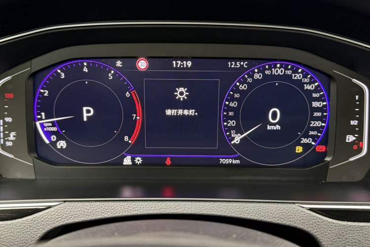 Used Volkswagen Magotan 2023 2 Million Units Limited Edition 330TSI DSG Leading Version Odometer Close Up