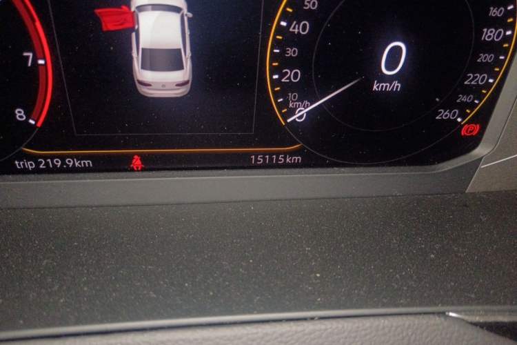 Used Volkswagen Magotan 2023 2 Million Units Commemorative Edition 330TSI DSG Luxury Version Odometer Close Up