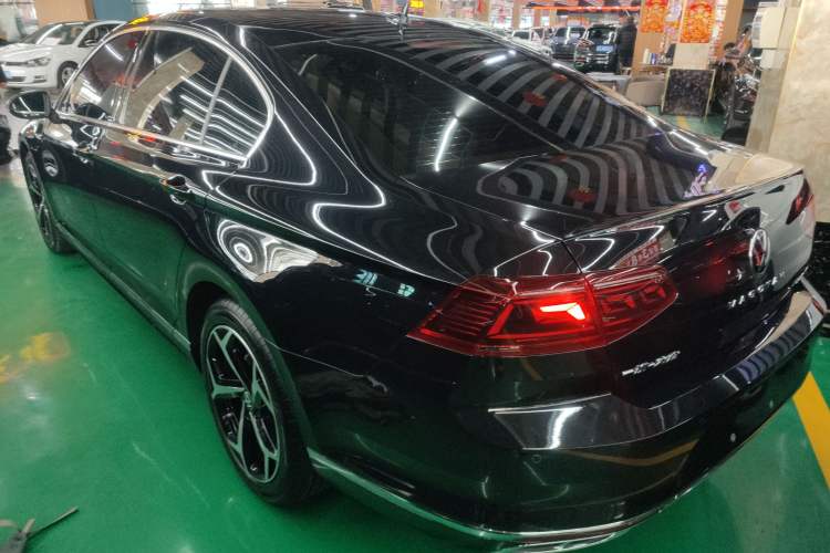 Used Volkswagen Magotan 2023 2 Million Units Commemorative Edition 330TSI DSG Luxury Version Rear Left 45 Deg