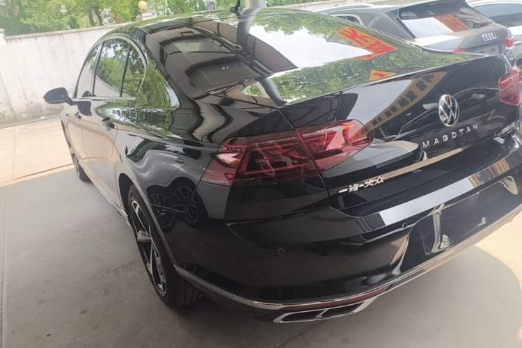 Used Volkswagen Magotan 2023 2 Million Units Commemorative Edition 330TSI DSG Luxury Version Rear Left 45 Deg