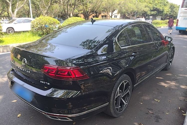 Used Volkswagen Magotan 2023 2 Million Units Commemorative Edition 330TSI DSG Luxury Version Rear Right 45 Deg