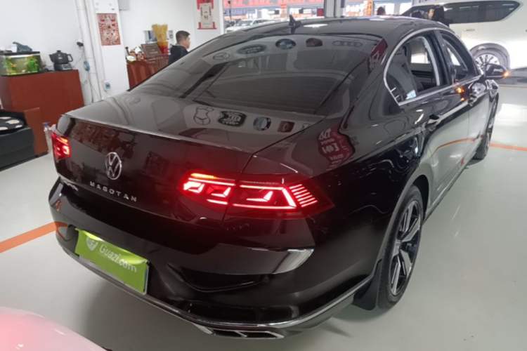 Used Volkswagen Magotan 2023 2 Million Units Limited Edition 330TSI DSG Leading Version Rear Right 45 Deg